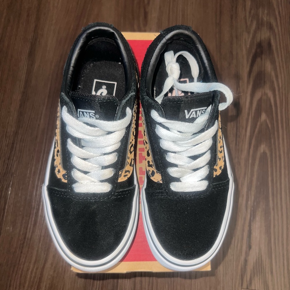 Little Girls Vans Ward (suede) Black/Cheetah little kids size 12